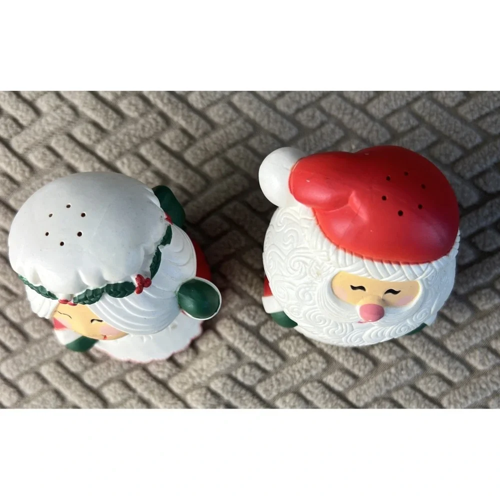 1970's Christmas Hallmark Cards Santa Claus and Mrs. Claus Salt & Pepper Shakers